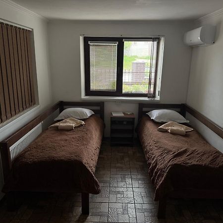 Family Люкс Aparthotel Kamjanets-Podilsky Buitenkant foto