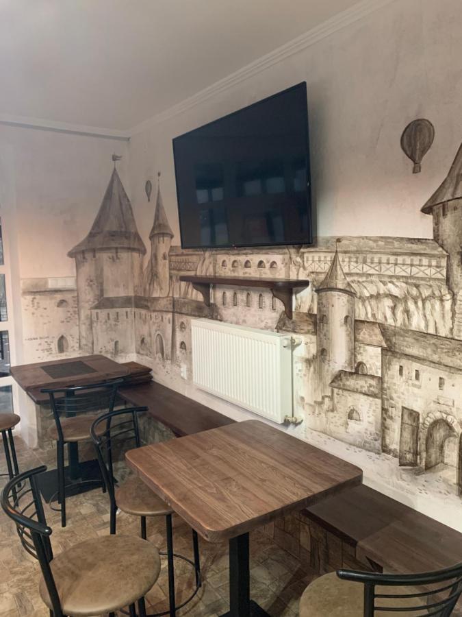 Family Люкс Aparthotel Kamjanets-Podilsky Buitenkant foto