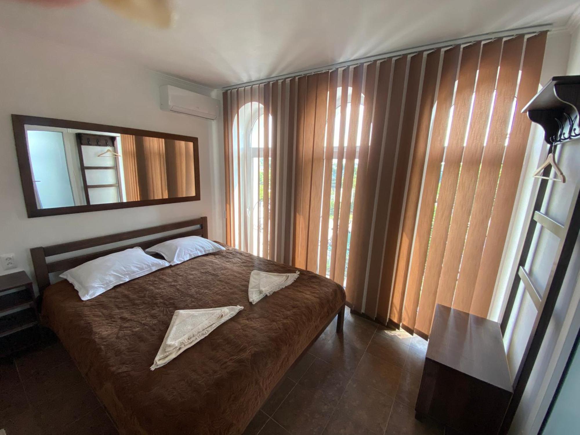 Family Люкс Aparthotel Kamjanets-Podilsky Buitenkant foto