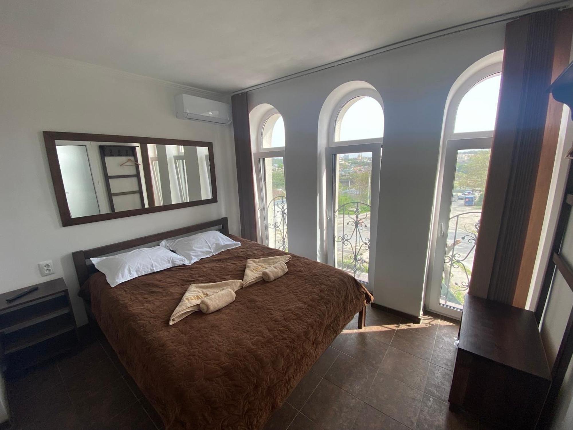 Family Люкс Aparthotel Kamjanets-Podilsky Buitenkant foto