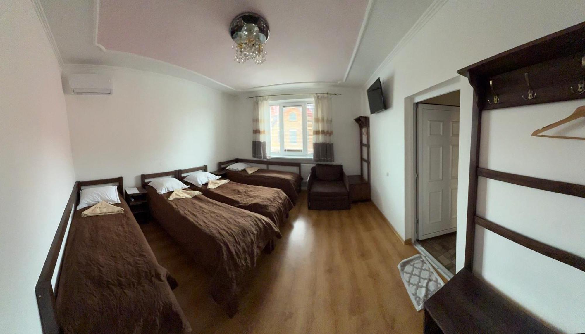 Family Люкс Aparthotel Kamjanets-Podilsky Buitenkant foto